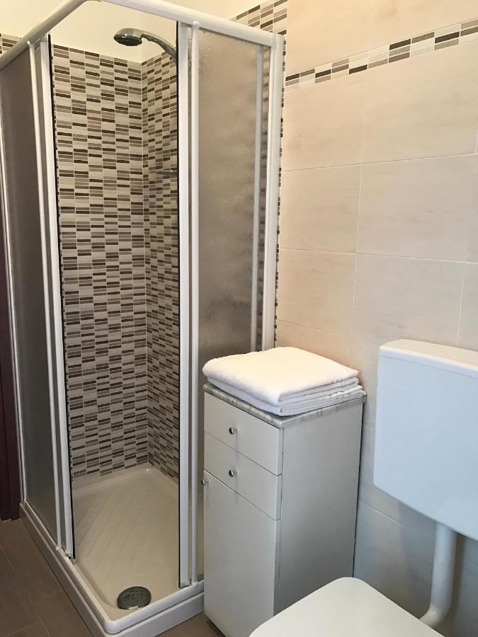 B&B Gloria Apartment Бавено Екстериор снимка